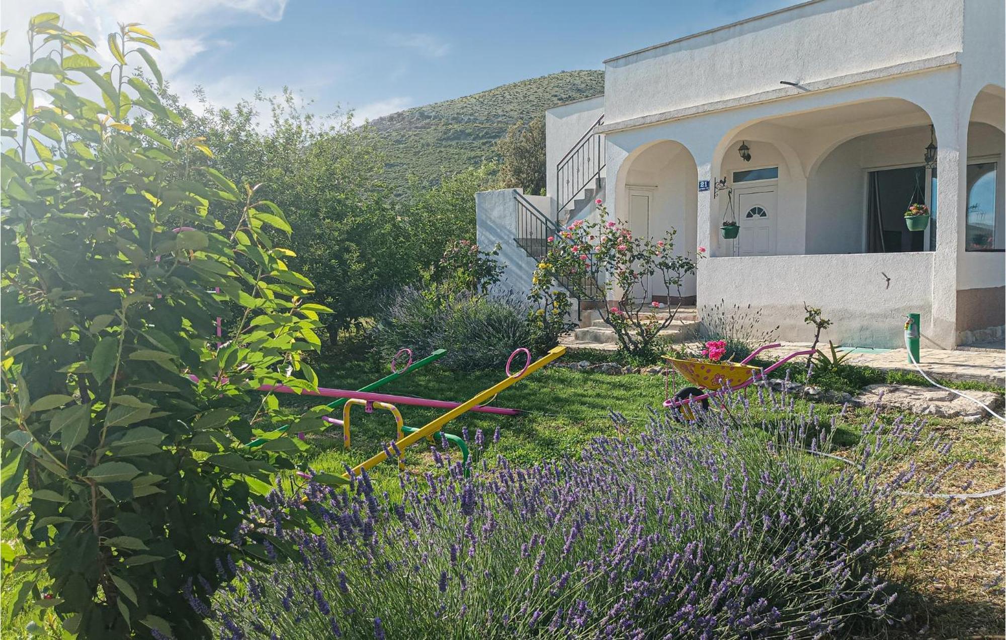 Gorgeous Home In Kastel Stafilic With Wifi Exteriér fotografie